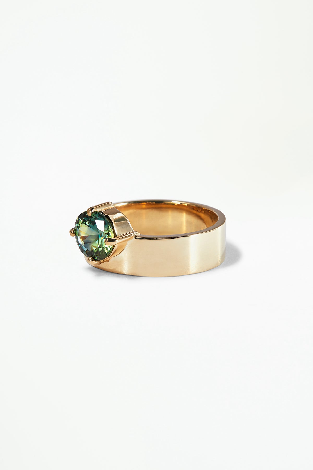 Round Gradient Sapphire Monolith Ring