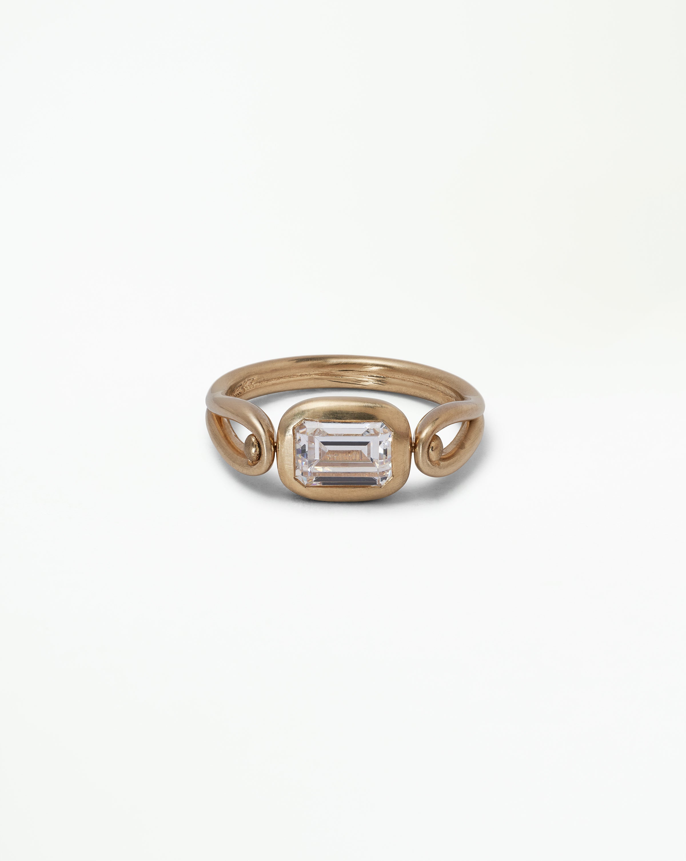 [lifestyle]Emerald Cut Diamond Tempo Ring