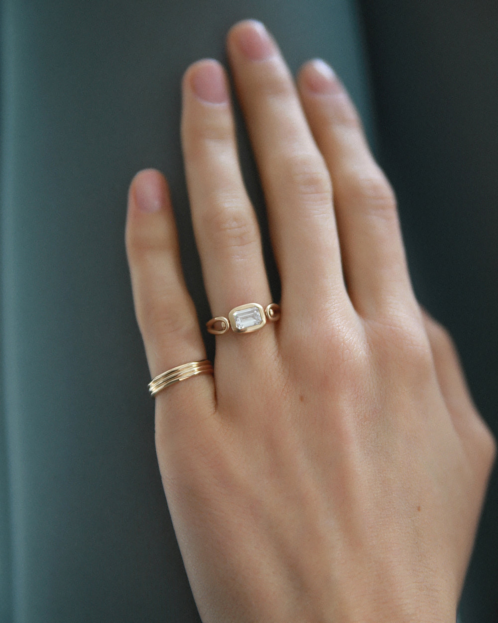 [lifestyle]Emerald Cut Diamond Tempo Ring