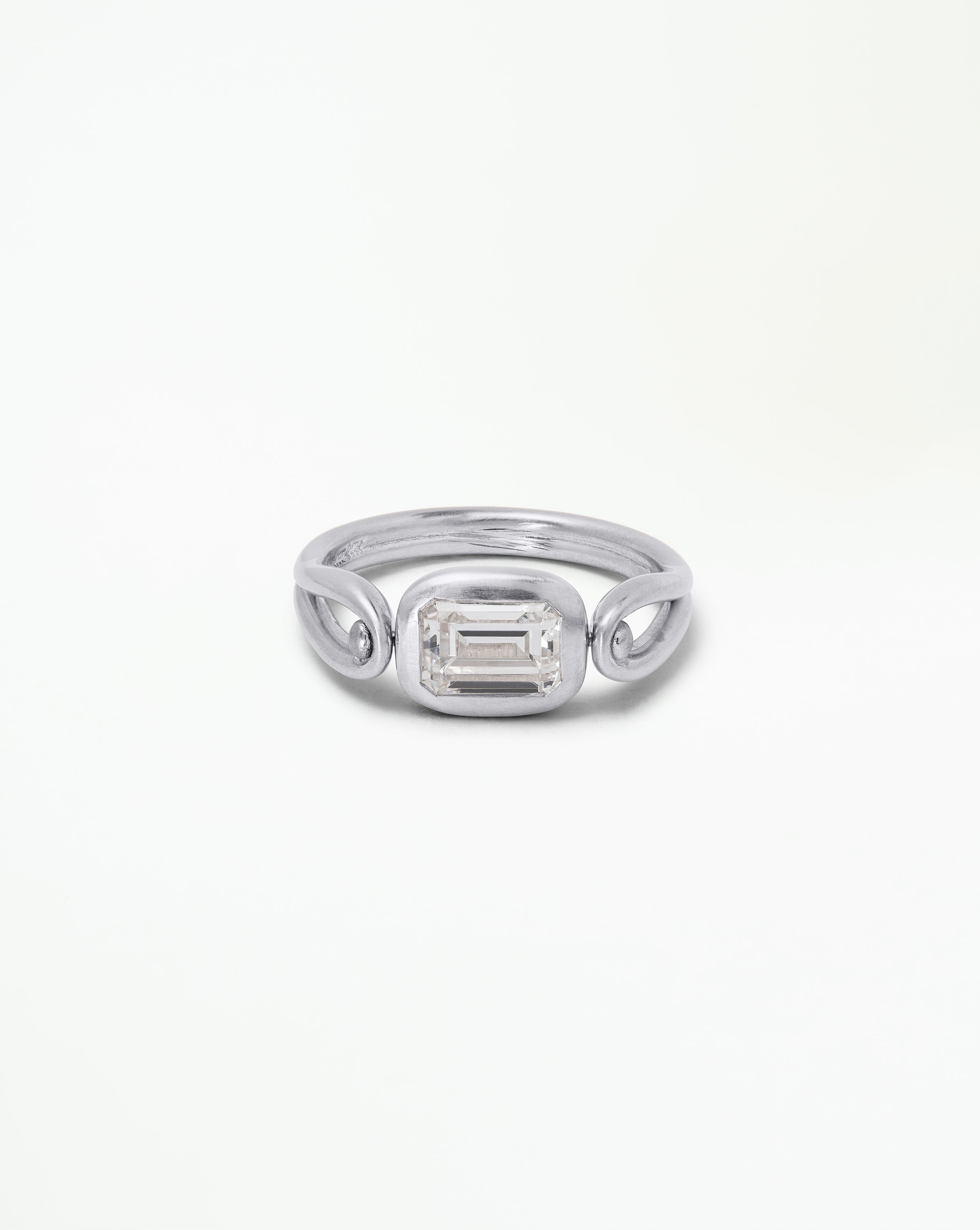 [lifestyle]Emerald Cut Diamond Tempo Ring