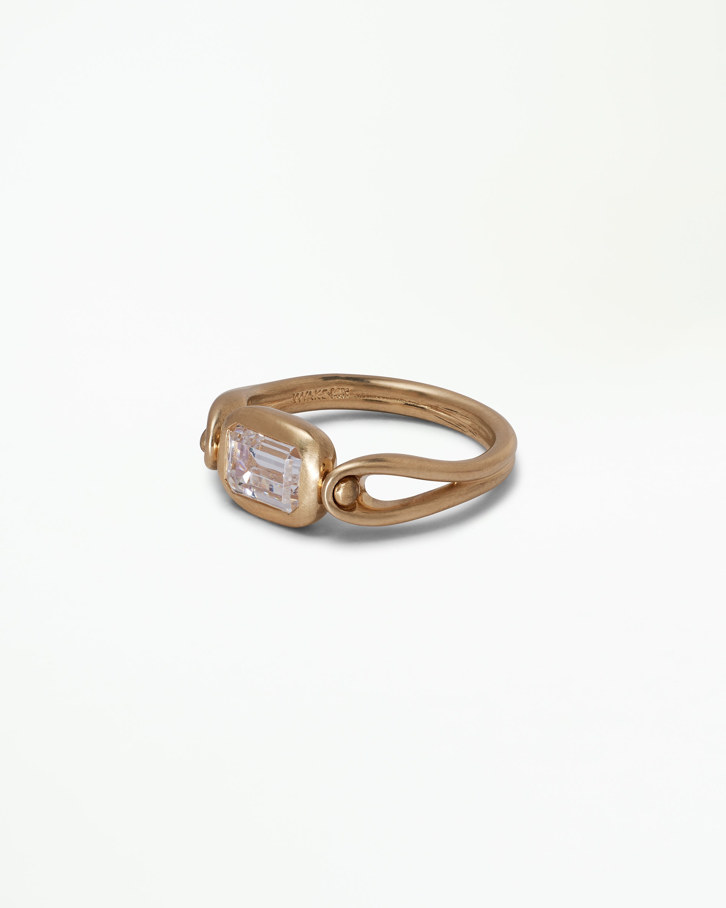 [lifestyle]Emerald Cut Diamond Tempo Ring