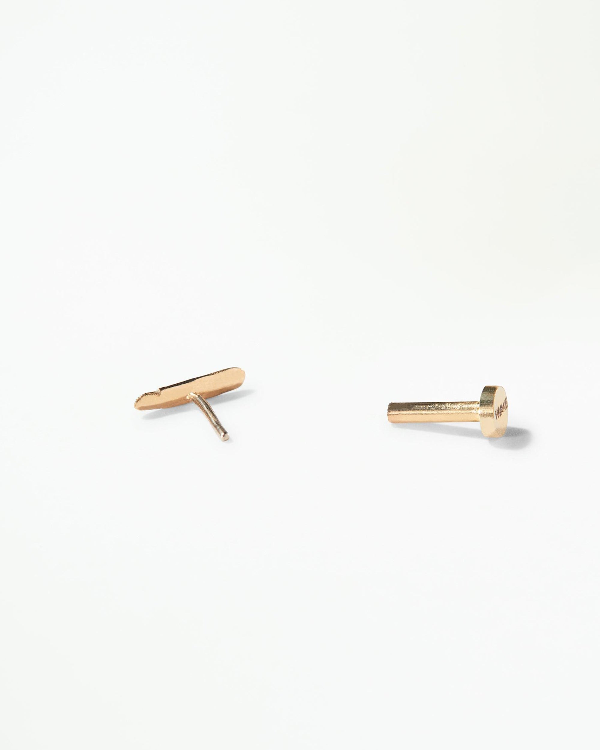 Gold Dash Wisp Flat Back Earring