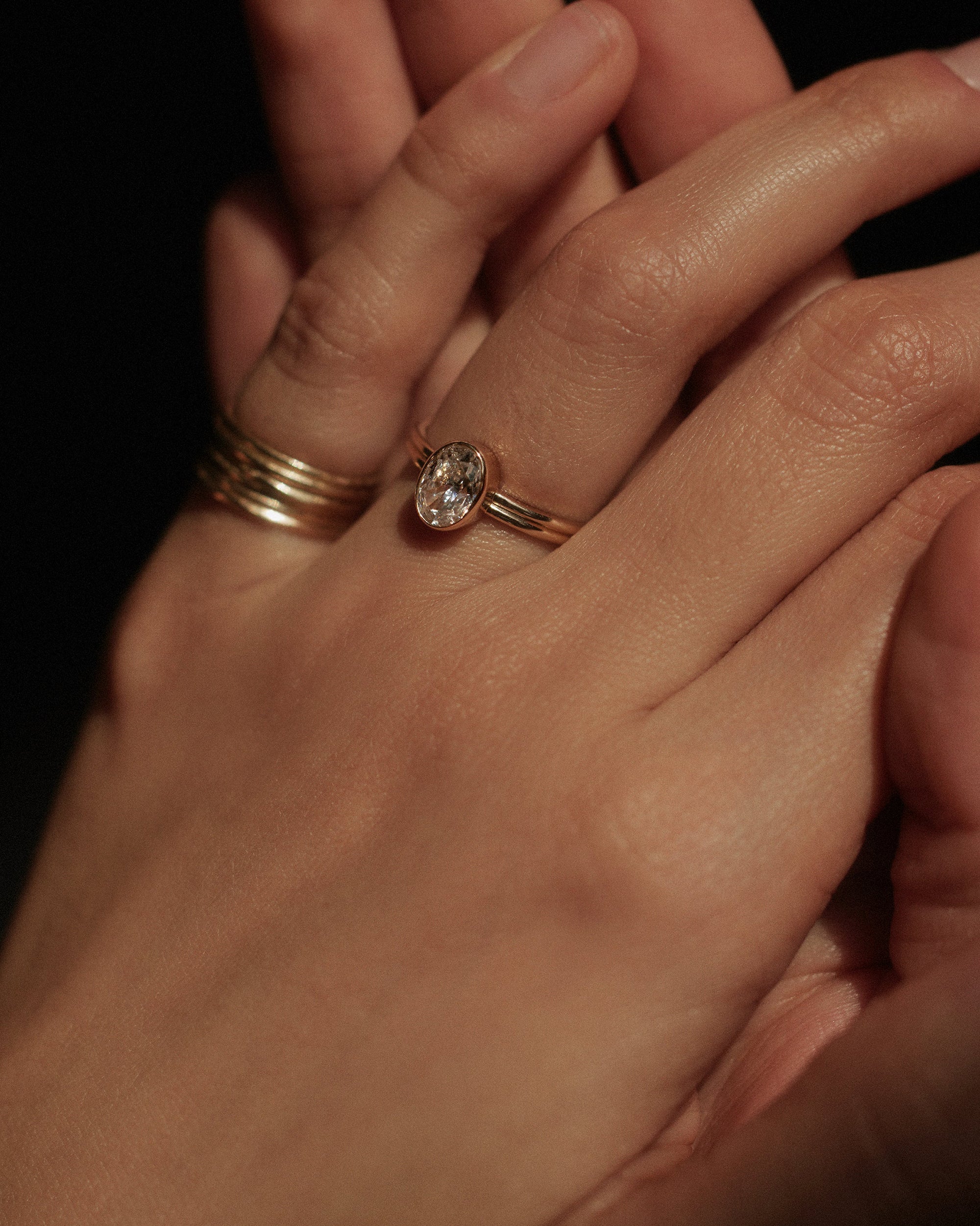 [lifestyle]Oval Brilliant Cut Diamond Ridge Solitaire Ring