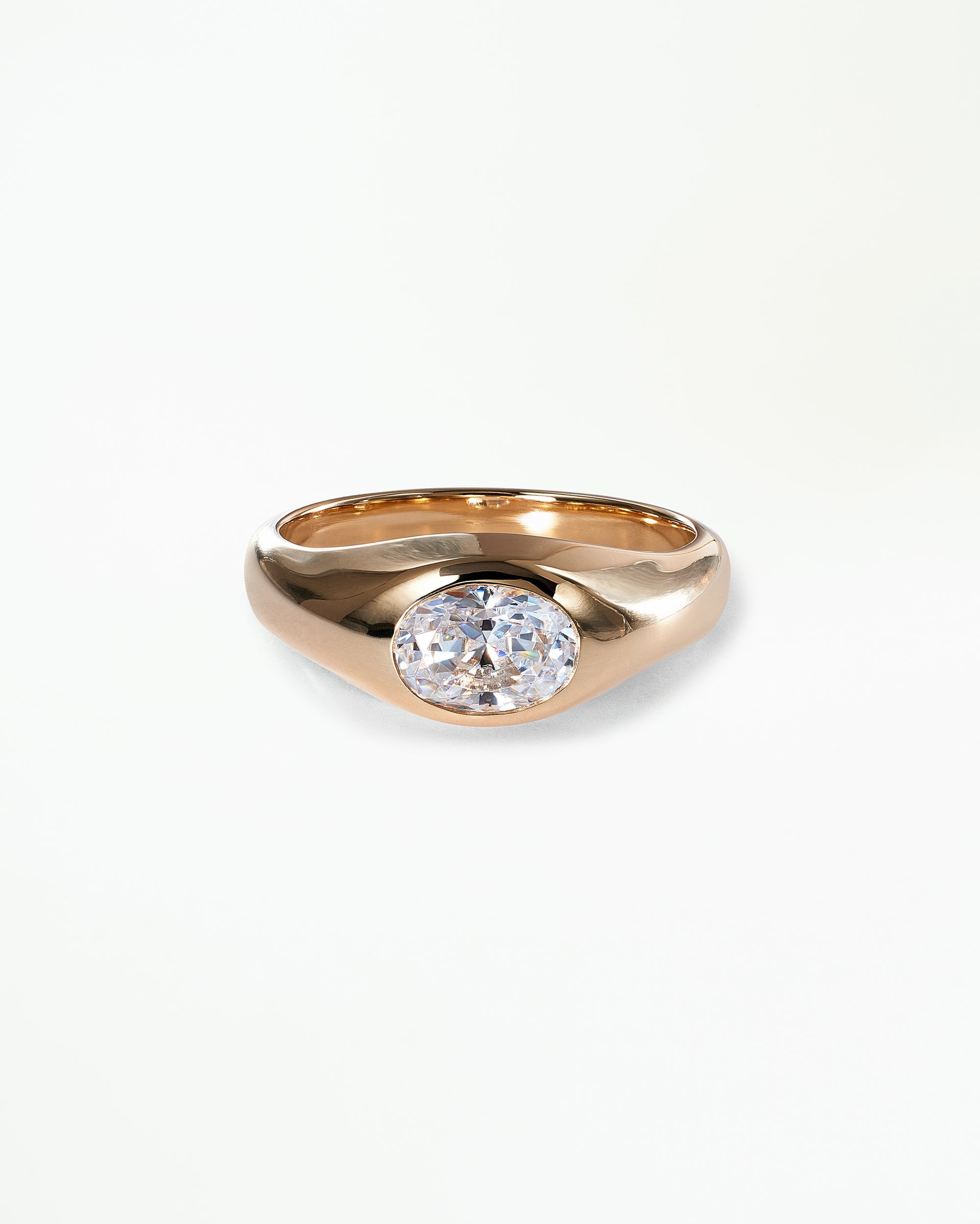 [lifestyle]Oval Cut Diamond Soft Signet Ring