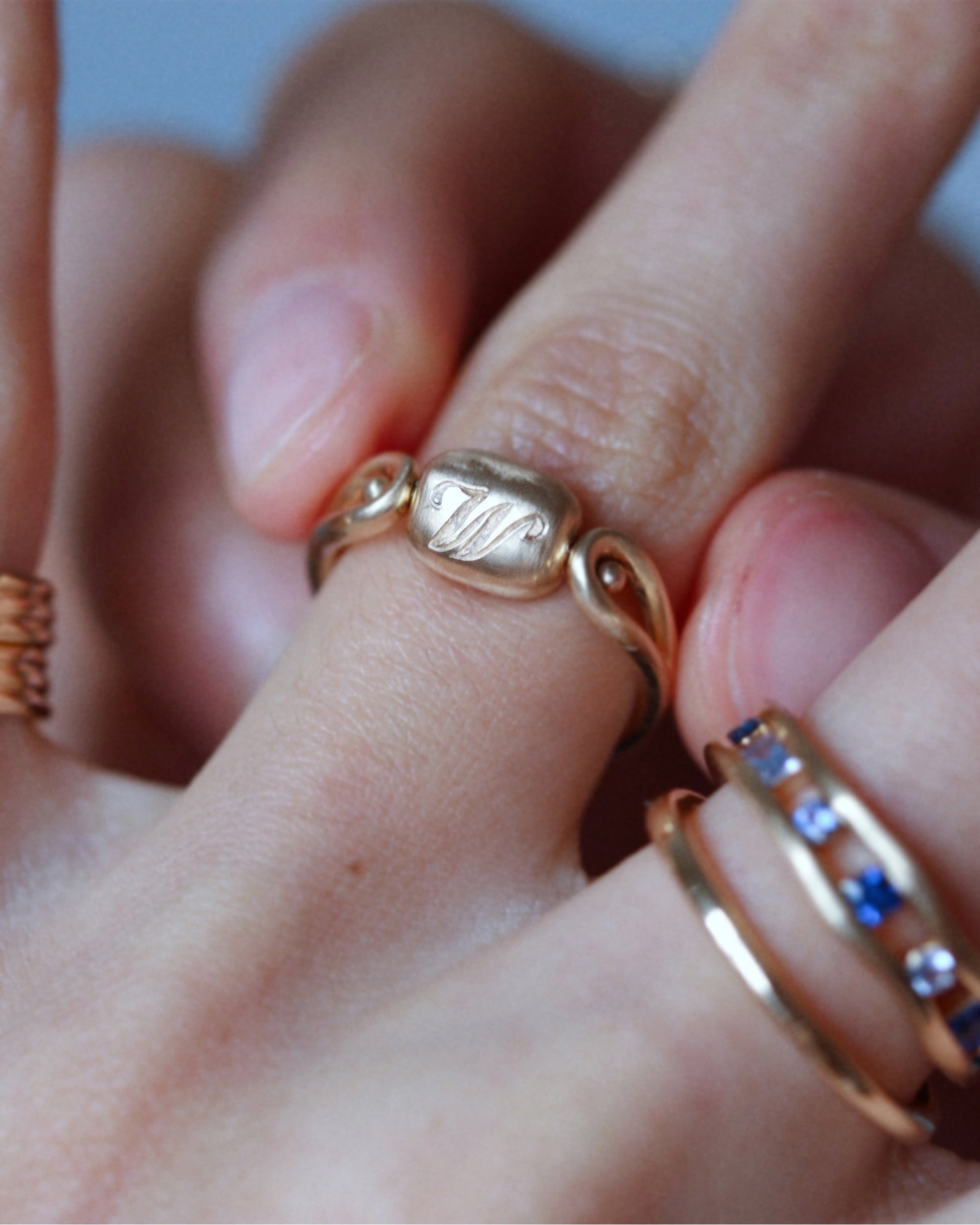 Oval Sapphire Tempo Ring