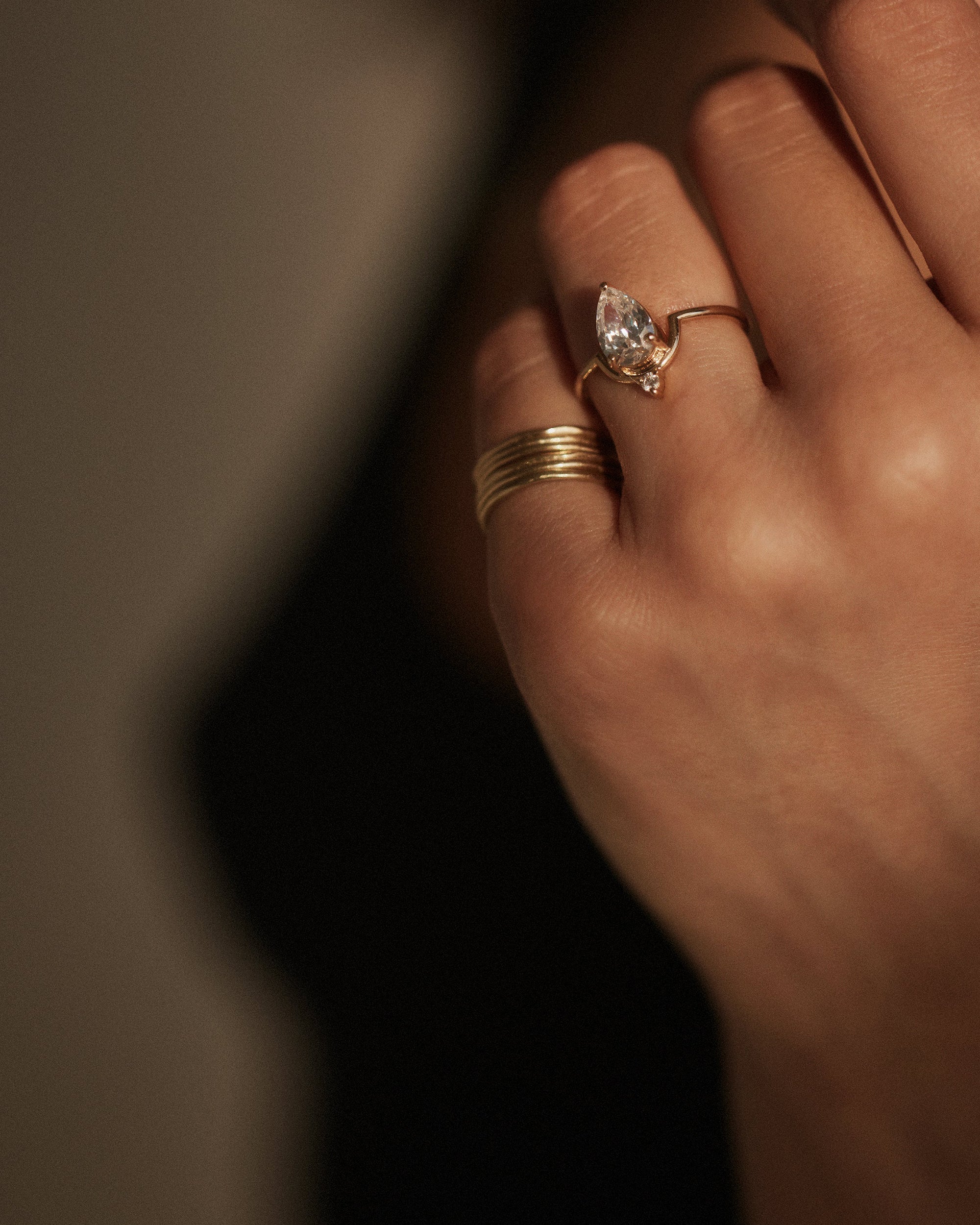[lifestyle]Pear Cut Diamond Nestled Ring