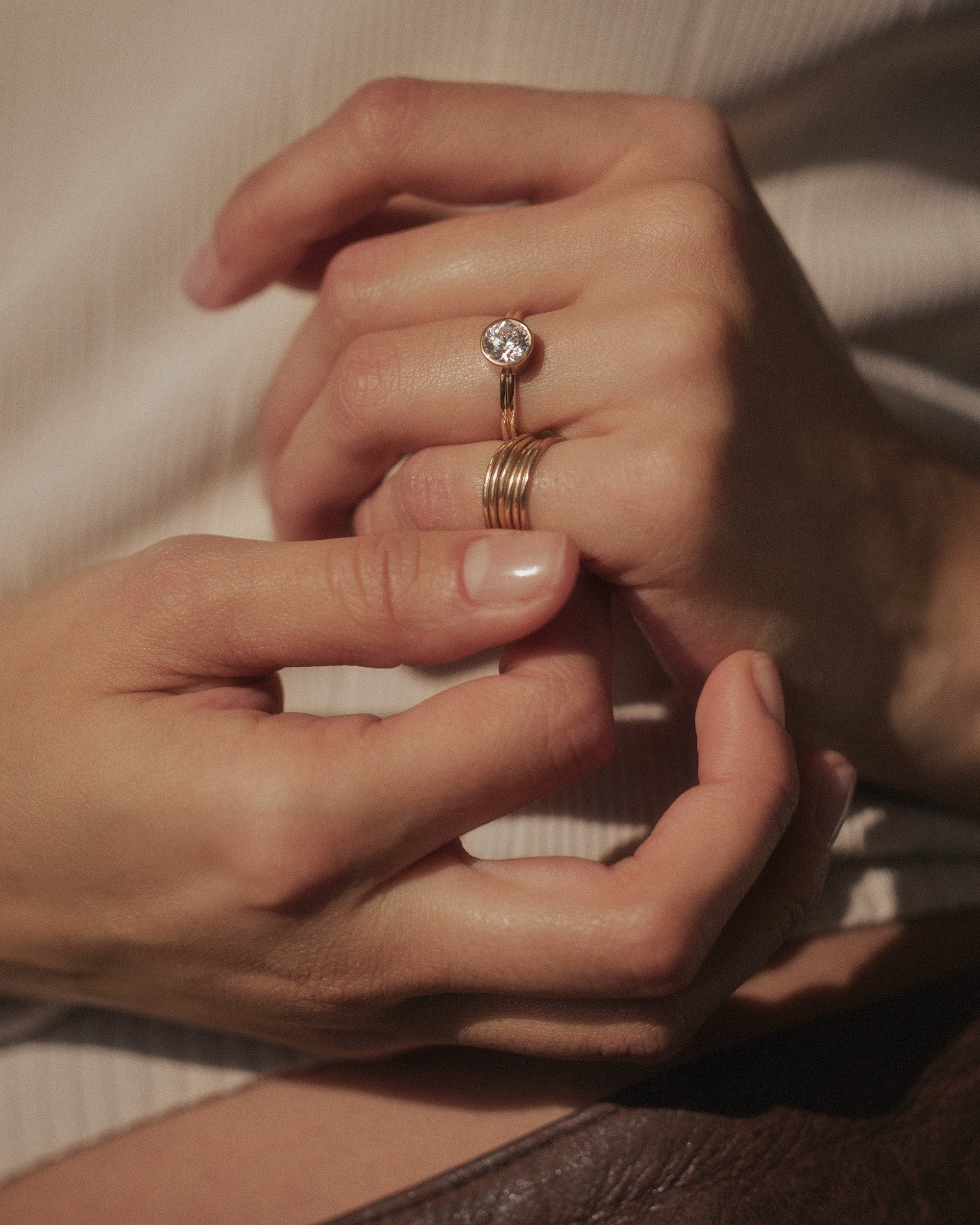 [lifestyle]Round Brilliant Cut Diamond Ridge Solitaire Ring