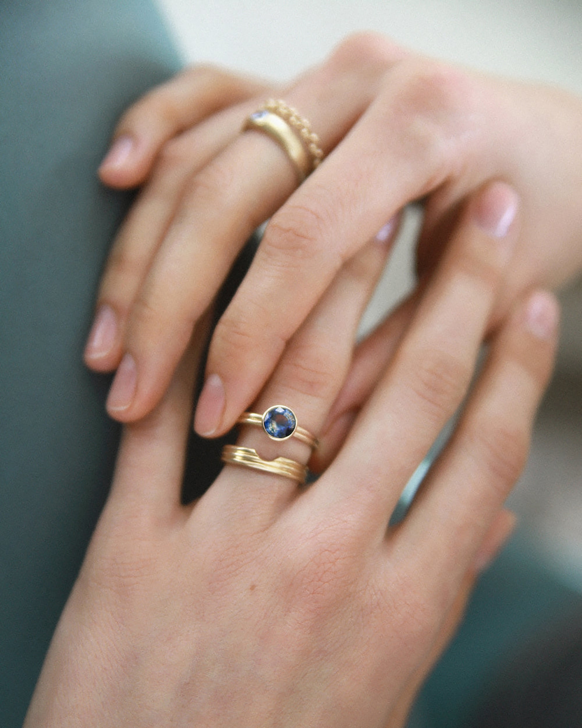 Round Cut Sapphire Ridge Ring Set No. 10