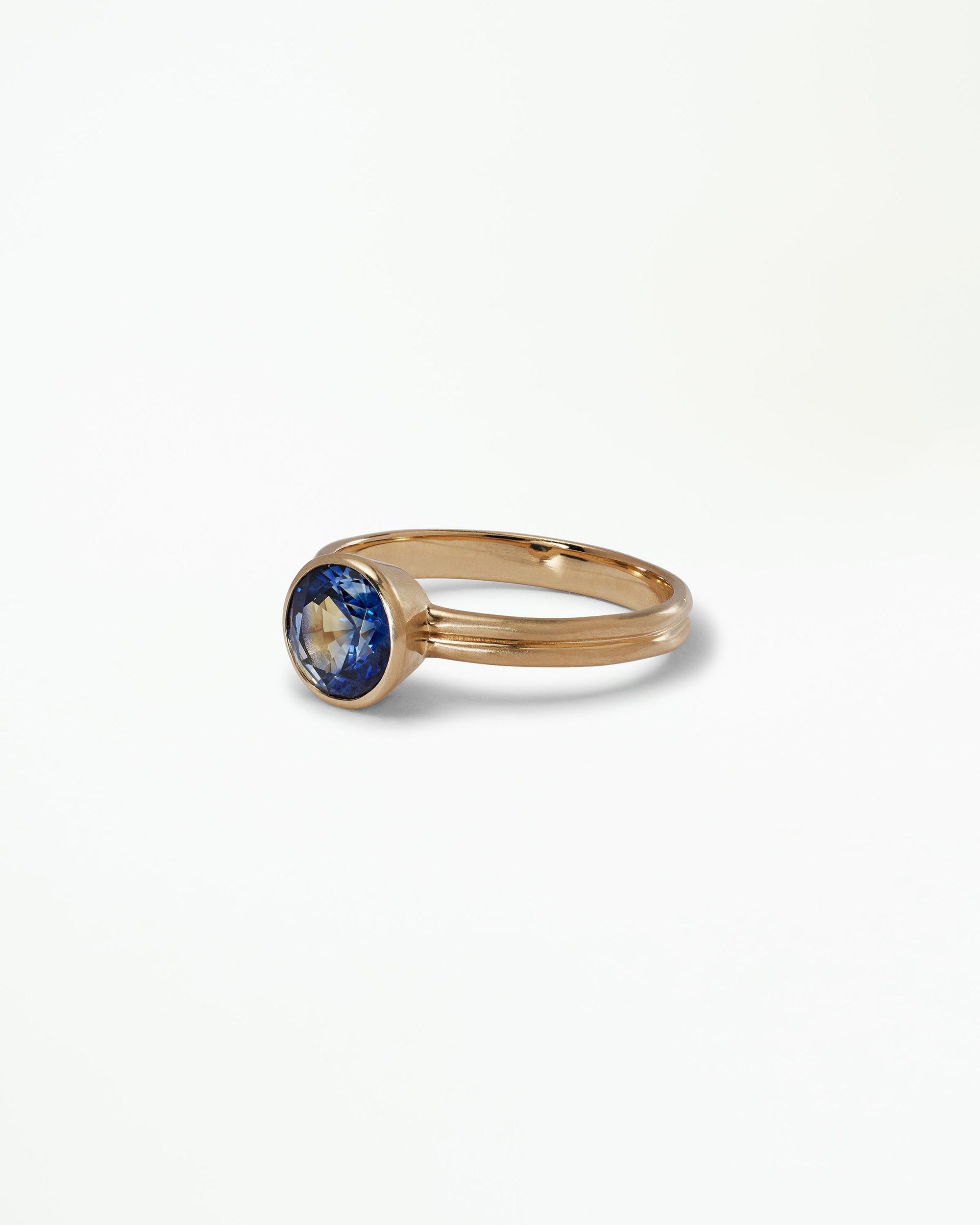 Round Cut Sapphire Ridge Ring Set No. 10