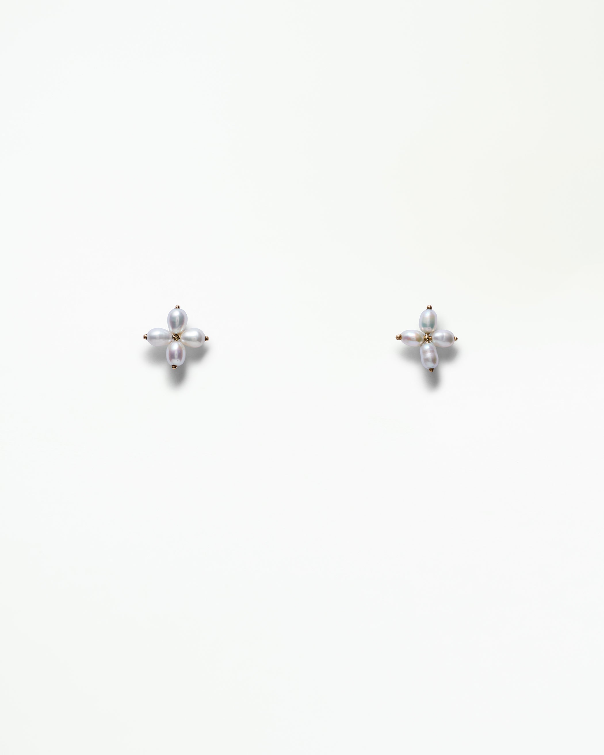 Pearl Daisy Stitch Earring