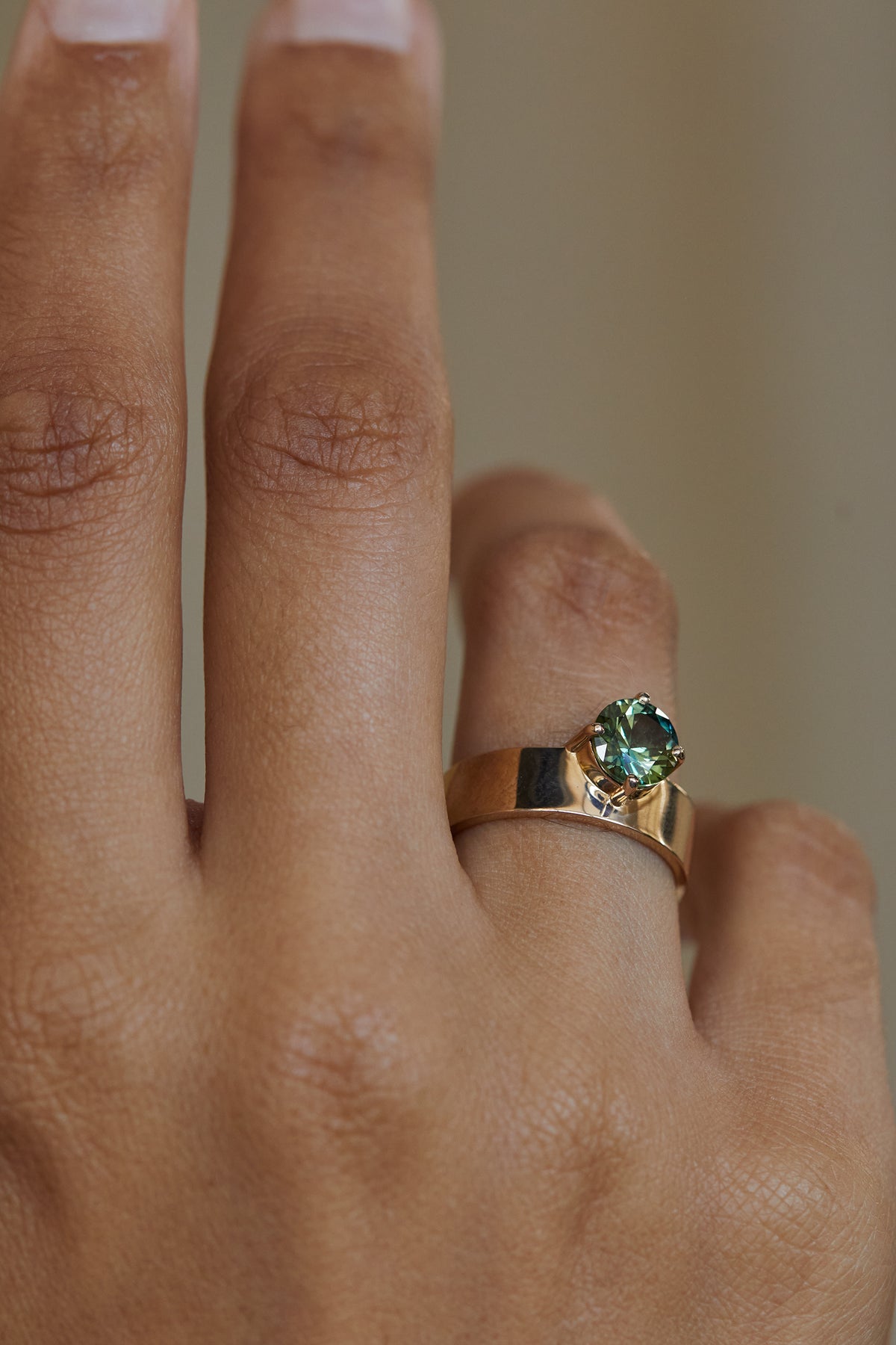 Round Gradient Sapphire Monolith Ring